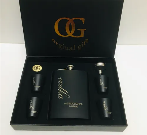 ست قمقمه جیبی چهار شات استیل مشکی مدل vodka برند OG با قیف و بسته‌بندی کادویی