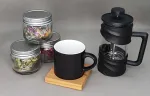 سه بسته دمنوش گیاهی و میوه‌ای متنوع در ست دمنوش هاردباکس کادوناب با طعم‌های پرطرفدار