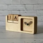 تقویم و ساعت رومیزی چوبی1
