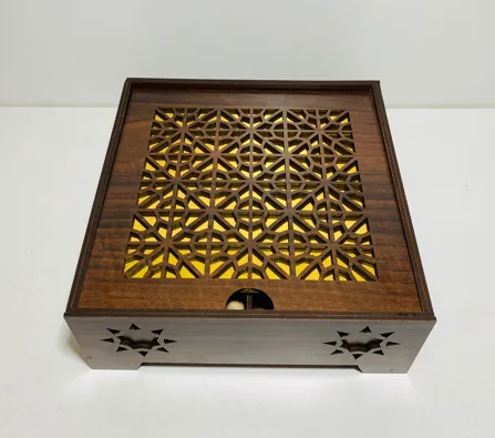 جعبه چوبی مشبک سنتی با طراحی شیک برای بستهبندی پک هدیه یلدایی Y117