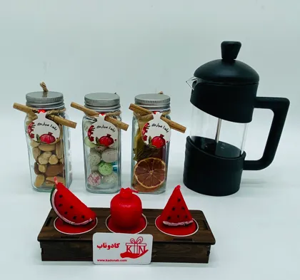 پک هدیه شب یلدا Y116 شامل فرنچ پرس، آجیل، میوه خشک و شکلات در بستهبندی چوبی رویال
