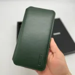 جاکلیدی چرم اصل دست‌دوز در کنار سایر اقلام پک هدیه مدیریتی CB6، بسته‌بندی لاکچری و آماده تقدیم به مدیران ارشد، شرکای تجاری و مناسبت‌های خاص سازمانی