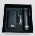 باکس هدیه سازمانی مردانه کد CB33 شامل کیف پالتویی، تراول ماگ اینجوی، خودکار و جاکلیدی در هاردباکس