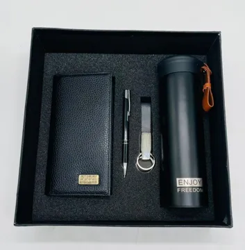 باکس هدیه سازمانی مردانه کد CB33 شامل کیف پالتویی، تراول ماگ اینجوی، خودکار و جاکلیدی در هاردباکس