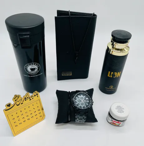 باکس هدیه ولنتاین مردانه V166 با هاردباکس، پوشال تزئینی و رز معطر
