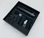 پک هدیه سازمانی کد CB47 شامل فلاسک درجه‌دار، ماساژور تفنگی KH740 و هاردباکس مشکی شخصی‌سازی‌شده برای هدیه مدیریتی