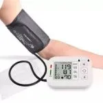 فشارسنج دیجیتال موجود در پک هدیه سازمانی مراقبت پزشکی برای اندازه‌گیری فشار خون