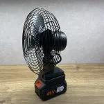 پنکه شارژی پره فلزی ۴۸ وات مدل FAN LITHIUM با بدنه مشکی و باتری جداشونده