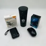 پک هدیه مدیریتی کد CB90 شامل تراول ماگ کافی، پاوربانک فشن دارای نمایشگر و سه کابل شارژ